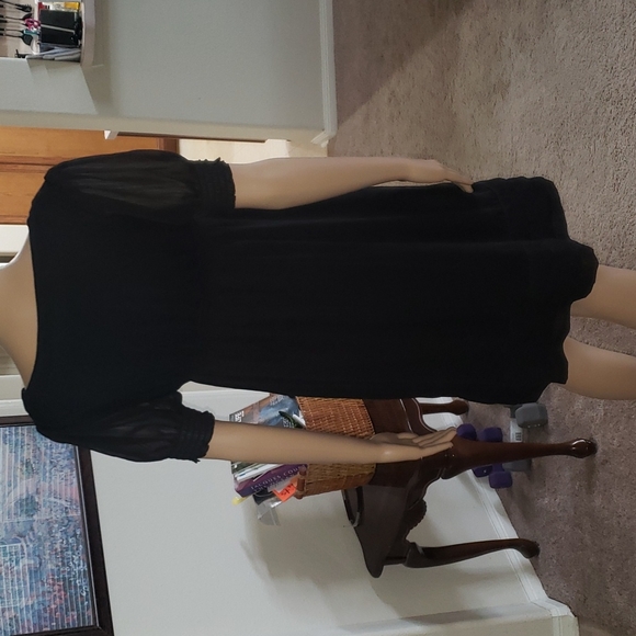 Eci 6 scoopneck w/3D flowers elastic hem sleeve - Picture 9 of 10